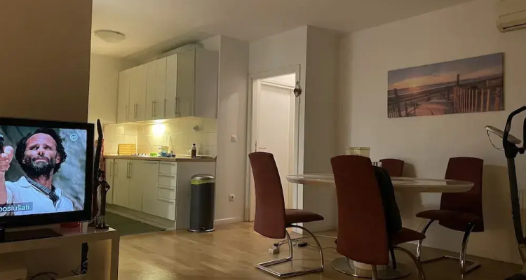 Large Modern 75m2 Flat & Free Parking