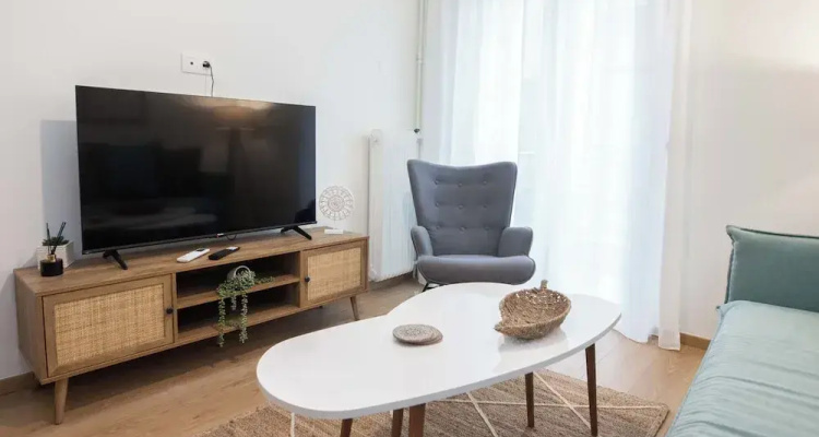 Fresh Urban Apt With Balcony In Zografou