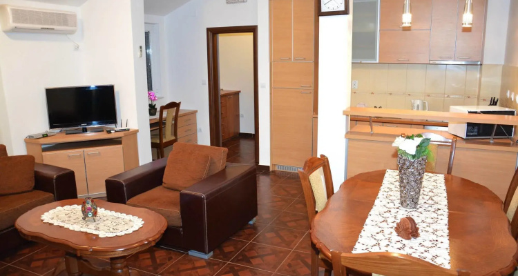 El Mar Apartments