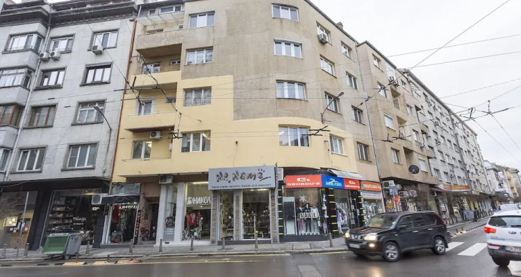 Elegant 2bdr Apartment With A Balcony