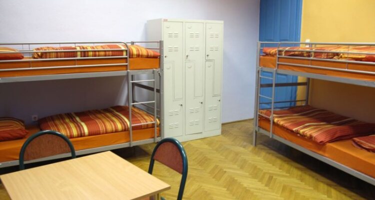 2B Hostel & Rooms