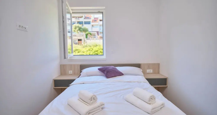 Tropic Night Apartment by Litto