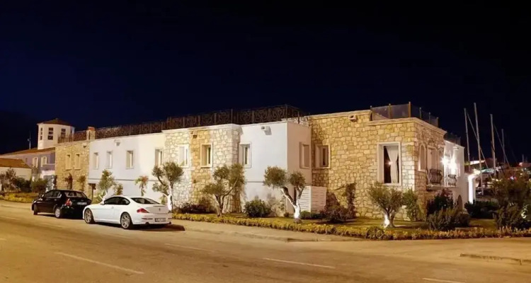 Cesme Marina Konukevi