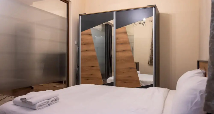 Design 1bdr Apartment In Top Center Free Parking