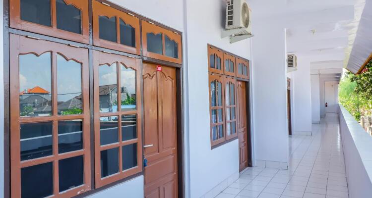SUPER OYO 1356 Gusti Residence