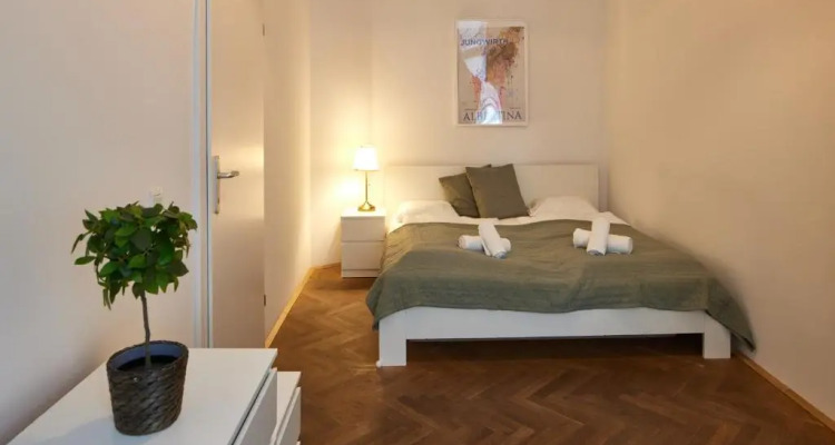 Beautiful Restored Close To Metro Ii