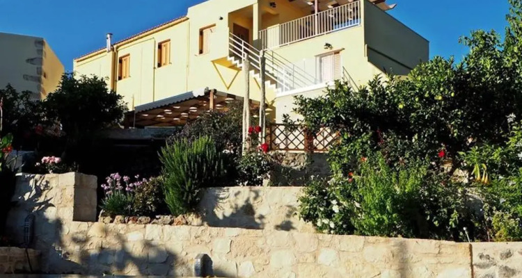 2 Apartments Sharing Garden & Pool