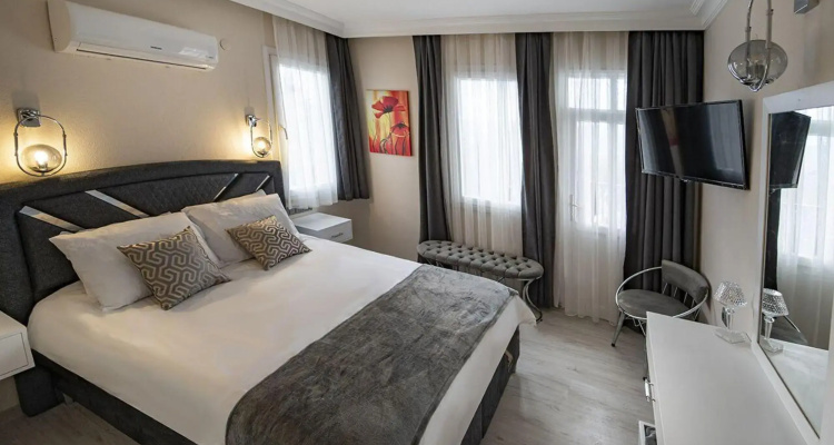 Carrington Suites Hotel