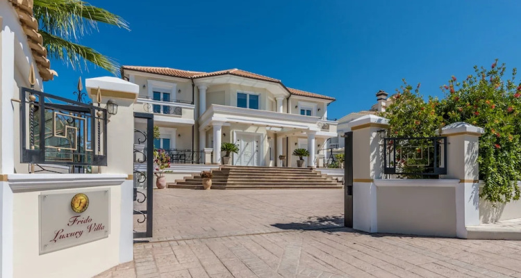 Frido Luxury Villa 600 Sqm