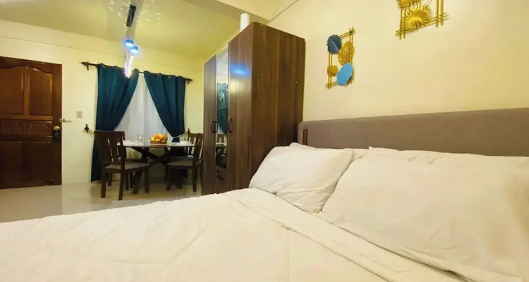 Lazy Daze Hometel Boracay