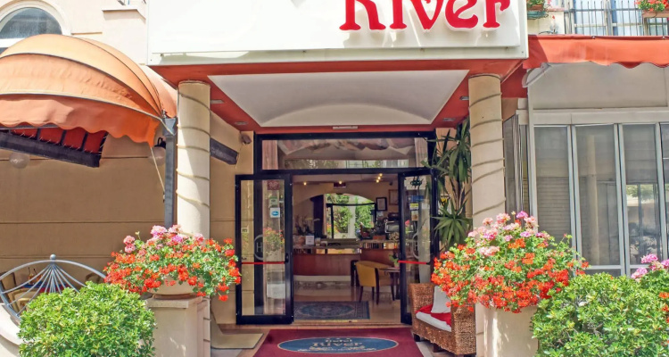 Hotel River
