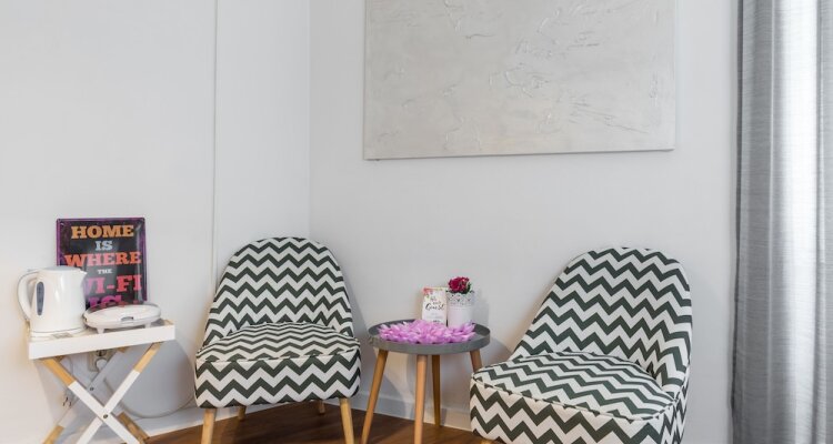 Bright & Modern On Top Location