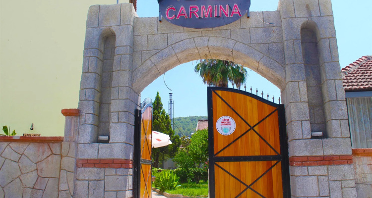Carmina Hotel