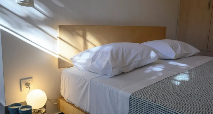 Gazi Metro Apt Urban Balcony Oasis