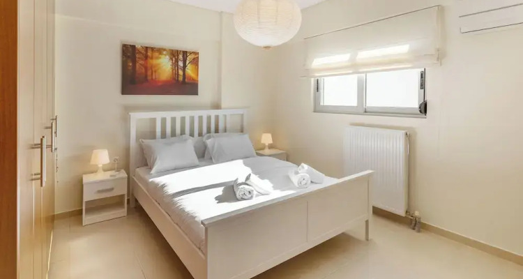 Urban Oasis With Acropolis Views by Ghh