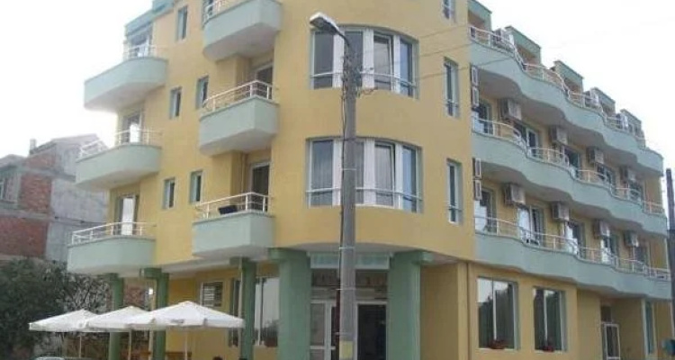 Hotel Lazuren Briag