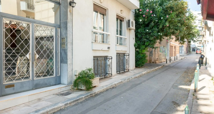 Pan's Cave Studio In Plaka