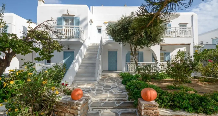 Birikos Hotel & Suites