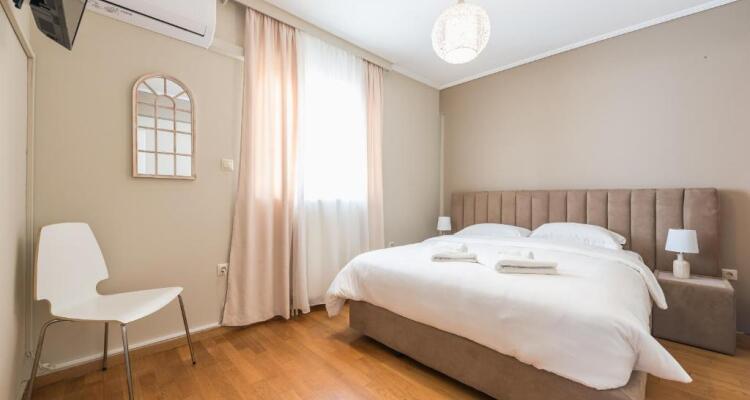 Luxury & Spacious Apt For 8 Guests