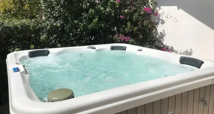 Elisa Seaside Luxury Suite Private Hot Tub, Beach