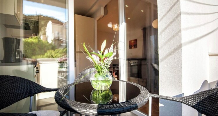 Luxury Apartment With Private Balcony In Quiet Area