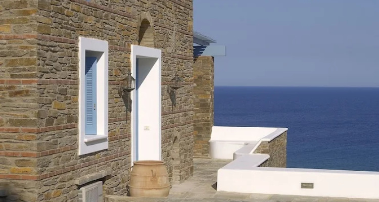 Luxury Villa by The Beach by Villarentalsgr