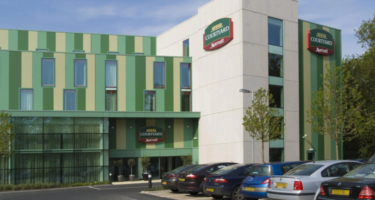 Courtyard by Marriott London Gatwick Airport — Marriott hotel