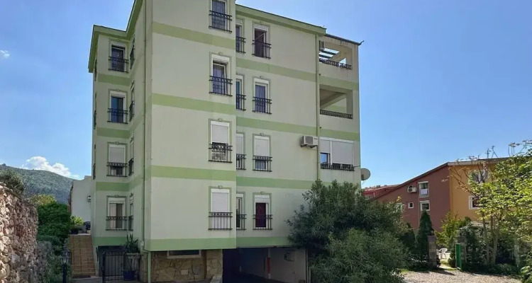 Club House Apartment With Garden & Pool