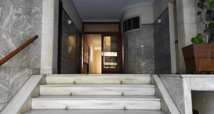 Zeus At The 3rd Floor