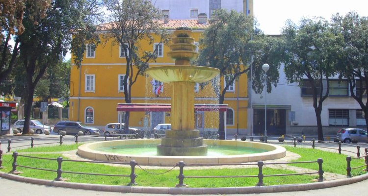 Top Center Apartment
