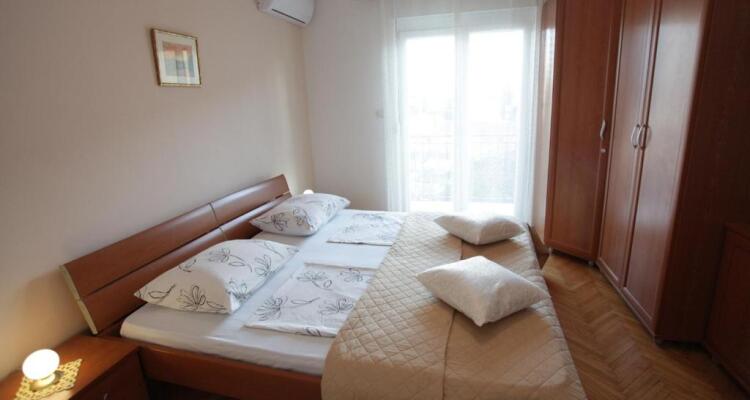 Apartments & Rooms Kresan