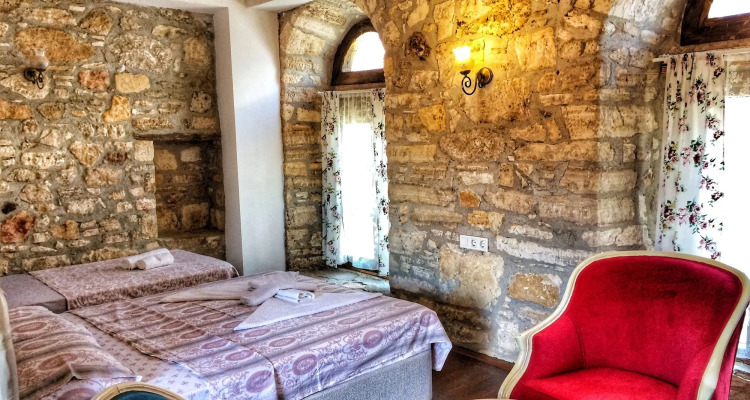 Parmis Boutique House