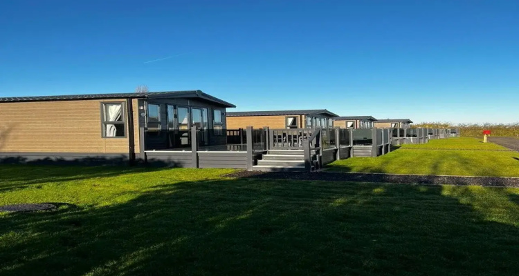 Sure Studio by Best Western Brackenborough Lakes & Resort — Best Western hotel