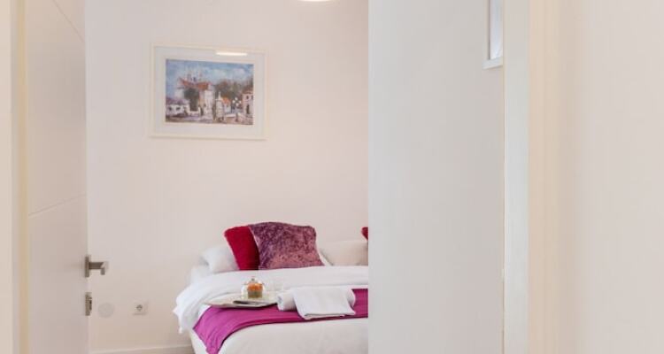 Cozy & Bright Duplex Near City Center