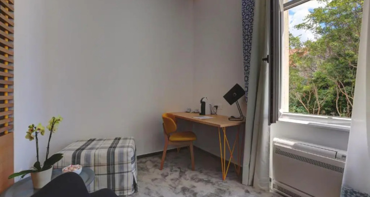 Bed & Atmosphere Rooms