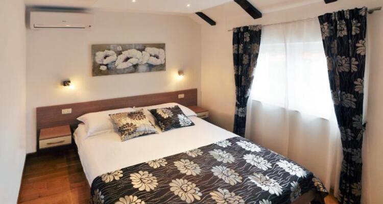 Deluxe Apartments & Rooms Sarella