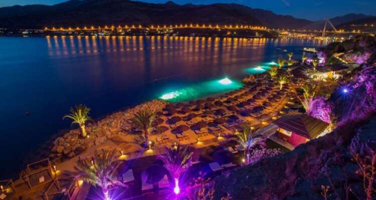 Spacious & Modern 1st Floor Apartment With Private Garage Free Wi Fi