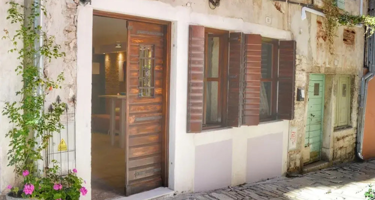 Studio Apartment Eleven