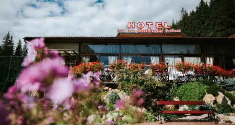 Hotel Lacu Rosu