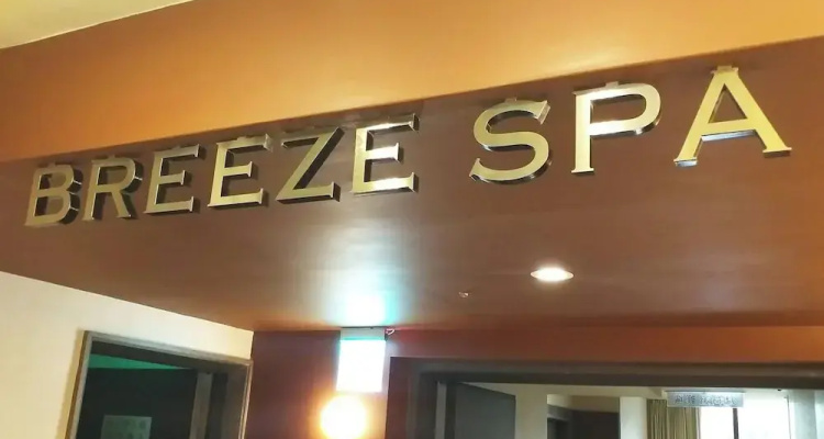 Via Hotel Breeze