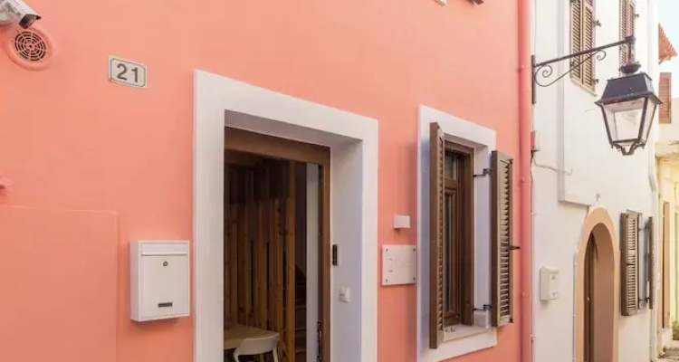 Old Town Charm-cozy 2br With Rooftop