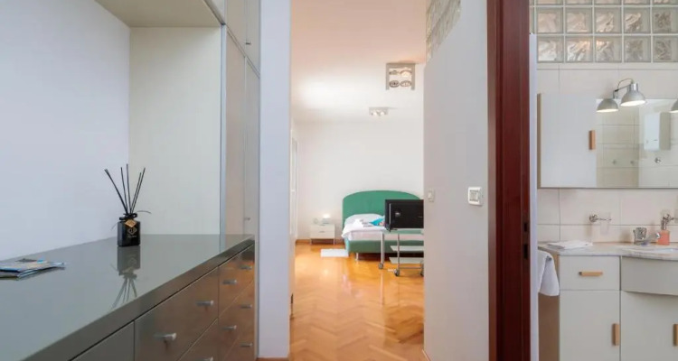 Seaside Apartment Gold 1row