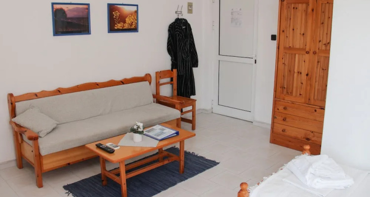 Blue Dolphin Studios & Apartment