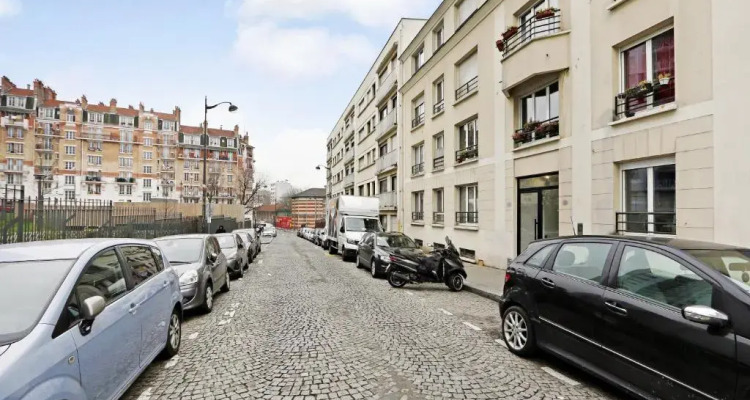 Buttes Chaumont Sunny 2p Apartment