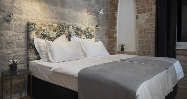 Emarconi History & Luxury In Split Center