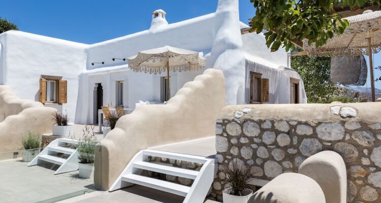 Kallos Villas & Suites