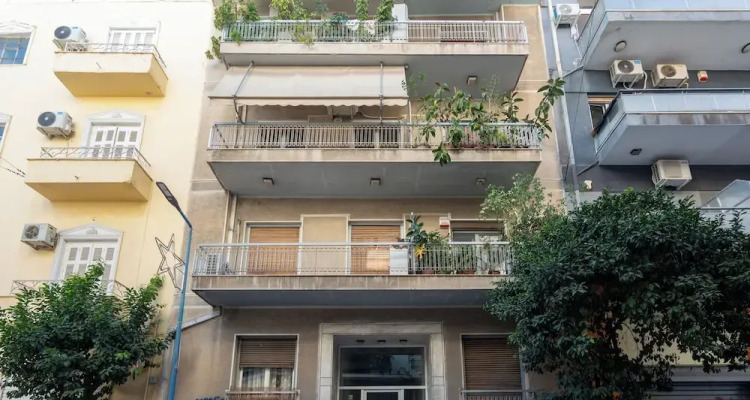 Cozy & Chic Stay Near Metro Station