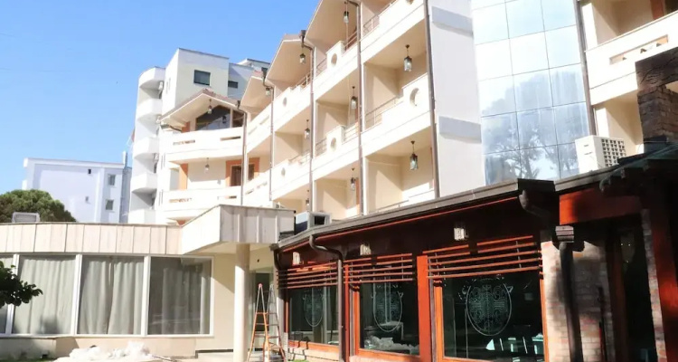 Danis Hotel
