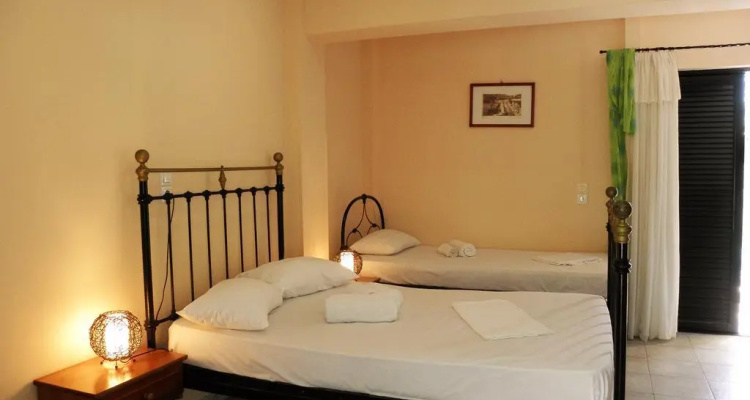 Ampoulos Rooms & Apartments