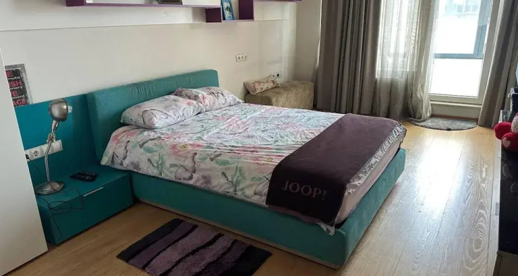 Spacious Lovely 3-bed Apartment With Big Balcony